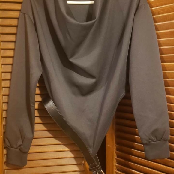 BEAUTIFUL TOPS 😍 - Picture 3 of 6